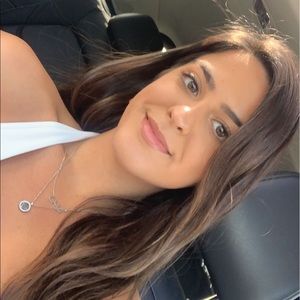 Meet your Posher, Azra